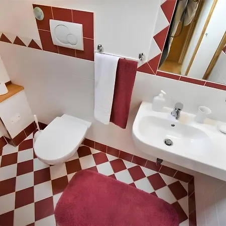 Gustet 5 - Prosecco Hills Holidays Lejlighed Miane